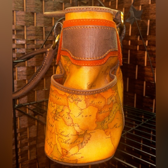 Alviero Martini Handbag. Luxury Italian Leather & Suede. GEO MAP Collection. EUC - Picture 8 of 11